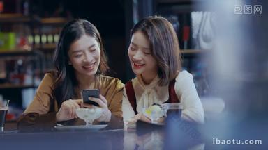 年轻闺蜜青年人餐馆手机宣传视频