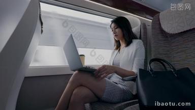 <strong>年轻</strong>商务女士在高铁上使用笔记本电脑