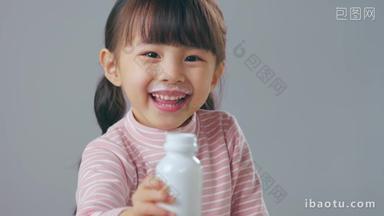 小女孩牛奶纯净视频素材
