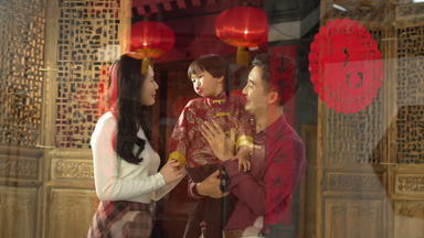 一家三口春节幸福传统文化宣传片