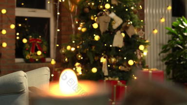 烛光中的<strong>圣诞</strong>树照明设备视频