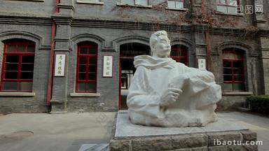 鲁迅雕像传统建筑特色视频素材