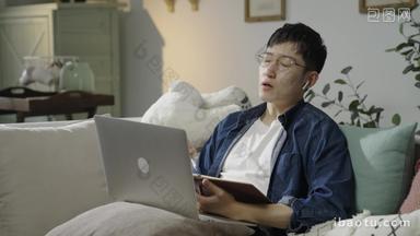年轻男人使用电脑休闲高清实拍