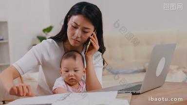 年轻妈妈母婴使用电脑健康生活方式住宅<strong>房间</strong>实拍素材