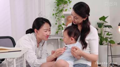 医生婴儿听诊器医疗流程视频