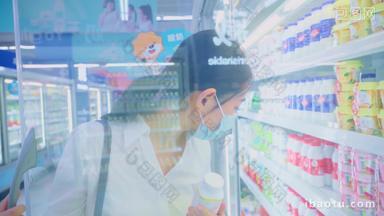 戴口罩的青年女人在超市挑选酸奶