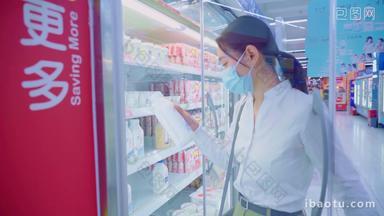 青年女人购物奶制品传染病堆叠场景拍摄