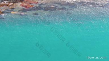 蓝色海洋礁石竖屏航拍俯拍