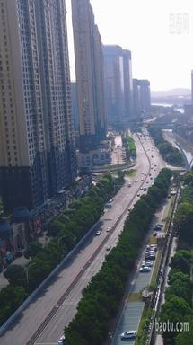 航拍武汉城市交通车辆行驶竖屏
