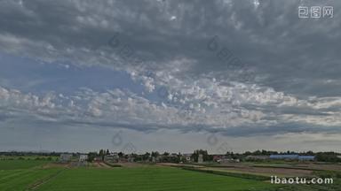 云层笼罩乡村稻田超高清视频素材