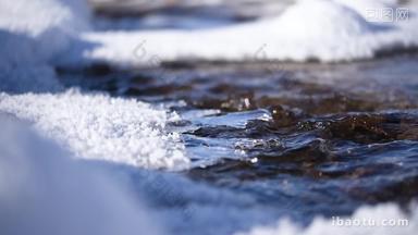 高清50帧冬天雪地里的河流特写