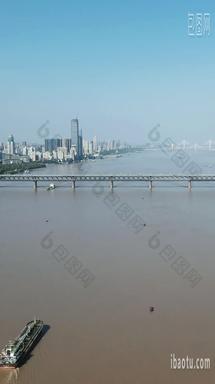 城市航拍武汉长江大桥竖屏