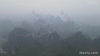 航拍广西桂林清晨迷雾