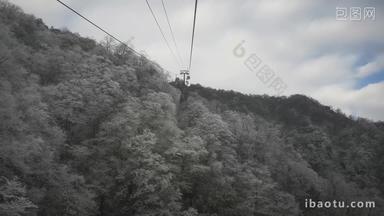 索道观光雪景实拍贵州梵净山