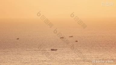 夕阳在海面上的渔船实拍4k