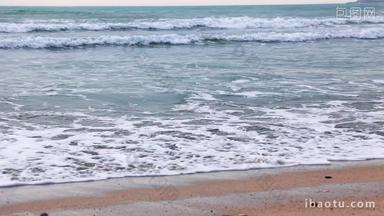 海水浪花流向沙滩实拍4k