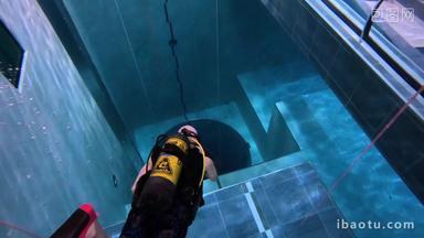 40米深水泳池潜水探险实拍