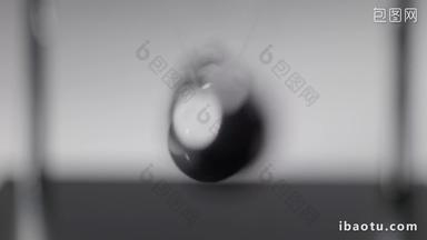 黑白高级艺术牛顿摆球空镜头实拍