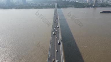航拍湖北武汉长江大桥交通