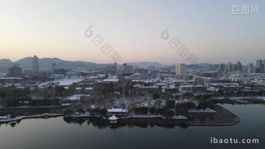 航拍山东济南大明湖景区冬季雪景