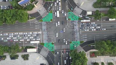 俯拍城市十指交叉路口交通拥堵交通车辆行驶