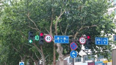 城市交通指示灯监控实拍