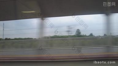 高铁<strong>火车行驶</strong>窗外风景飞快驶入实拍