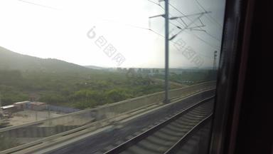 路途火车高铁窗外风景自然风光蓝天白云实拍