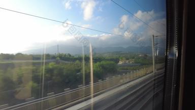路途火车高铁窗外风景自然风光蓝天白云实拍