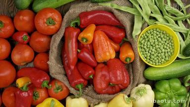 红椒和多彩的蔬菜