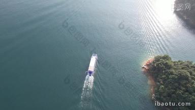湖南郴州东江湖行驶的船只航拍
