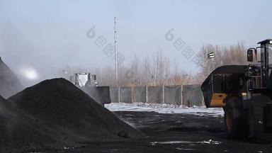 储煤铲车冬季取暖煤场转运煤炭