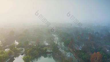 杭州冬季西溪湿地晨雾云雾缭绕