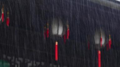 江南雨季雨滴古建筑灯笼空镜
