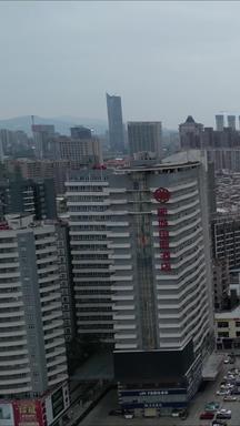 航拍广东东莞城市风光竖版视频