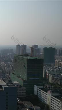 航拍广东湛江国贸中心湛江风光竖版视频