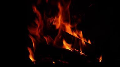 冬季壁炉火焰火苗柴火特写