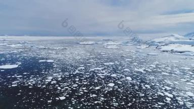 飞越南极海冰冰海的空中飞行.