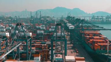 香港-2018年5月1日: 现代港口集装箱码头鸟图。<strong>进出口</strong>、商务物流。港口起重机和大型船舶.