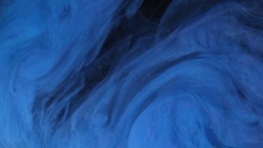 宇宙蓝色油漆倒在<strong>水中</strong>。<strong>水中</strong>的丙烯酸颜色和墨水。抽象框架背景。<strong>水中</strong>的颜色和墨水