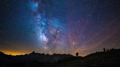 天文时光飞逝银河之星在阿尔卑斯山上空旋转