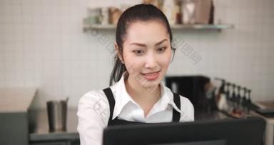 在咖啡店工作的亚洲妇女咖啡店员工。微笑的女服务员收银员向顾客订购咖啡和烘焙。小企业主和非全日制工作概念