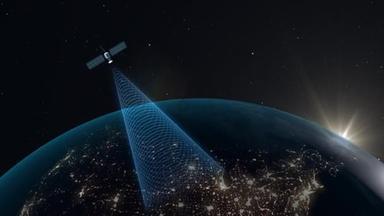 地球轨道上的人造卫星接收并向夜间行星表面传送数字信号。GPS信号可视化，全球互联网，国际通信。3D渲染