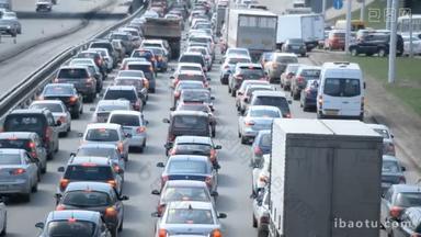高速公路上的汽车交通堵塞