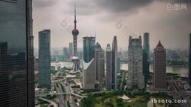 上海暴风雨<strong>天空</strong>屋顶顶市中心全景 4 k 时间推移中国