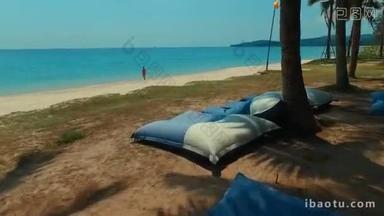 女人放松对<strong>热带</strong>度假村。宝岛海滩。普吉岛。泰国.