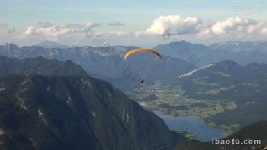 跳伞者或<strong>在</strong>奥地利阿尔卑斯山滑翔伞