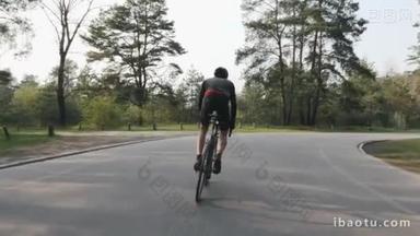 运动型自行车在自行车上坡的鞍上艰难地从马鞍上冲刺。自行车概念。慢<strong>动作</strong>