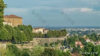 中世纪上部贝加莫的看法时差-美丽的中世纪镇在北部意大利