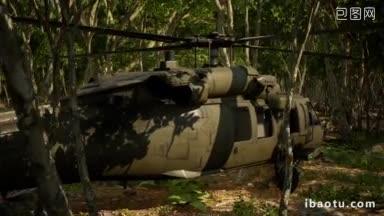 <strong>军用直升机</strong>在森林深处
